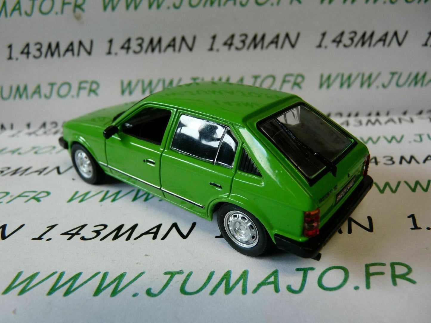 PL204 Voiture 1/43 IXO IST DeAgostini POLOGNE : OPEL Kadett D 5 portes