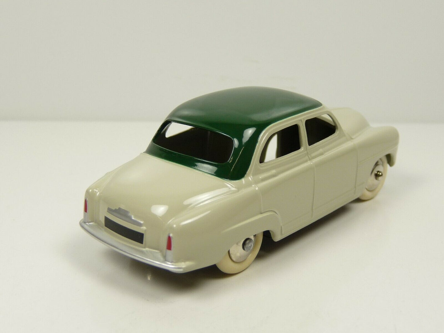 DT250 Voiture 1/43 réédition DINKY TOYS DeAgostini : SIMCA 9 Aronde 24 U