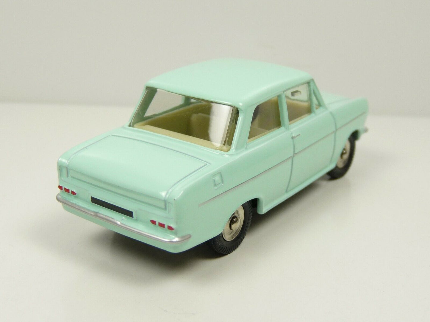 DT216 Voiture 1/43 réédition DINKY TOYS DeAgostini : OPEL Kadett 540