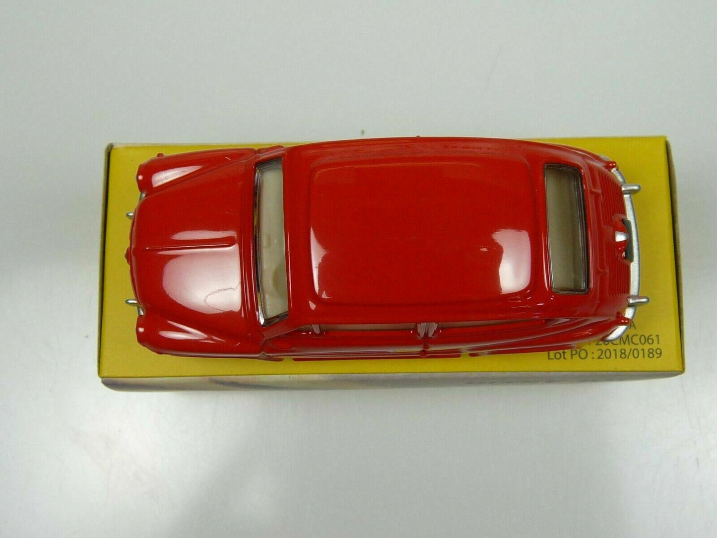 DT261 Voiture 1/43 réédition DINKY TOYS DeAgostini : FIAT 600D 520