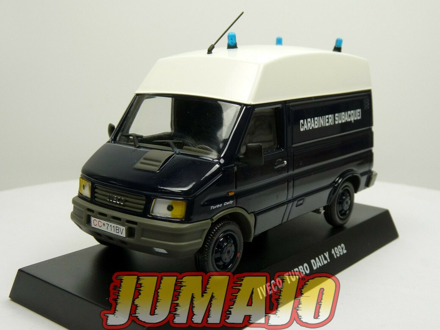 CR32 voiture POLICE 1/43 CARABINIERI : IVECO Turbo Daily 1992