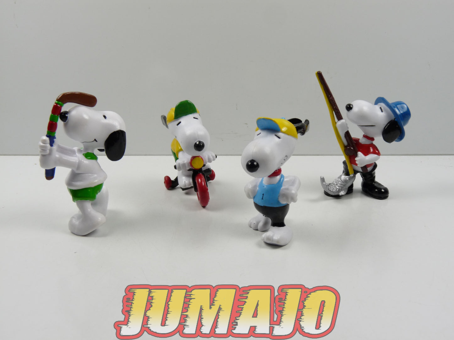 FIGZ (D) : Lot de 4 figurines "Snoopy" SCHLEICH 6cm : Snoopy Vélo + Course + Hockey + Pêche