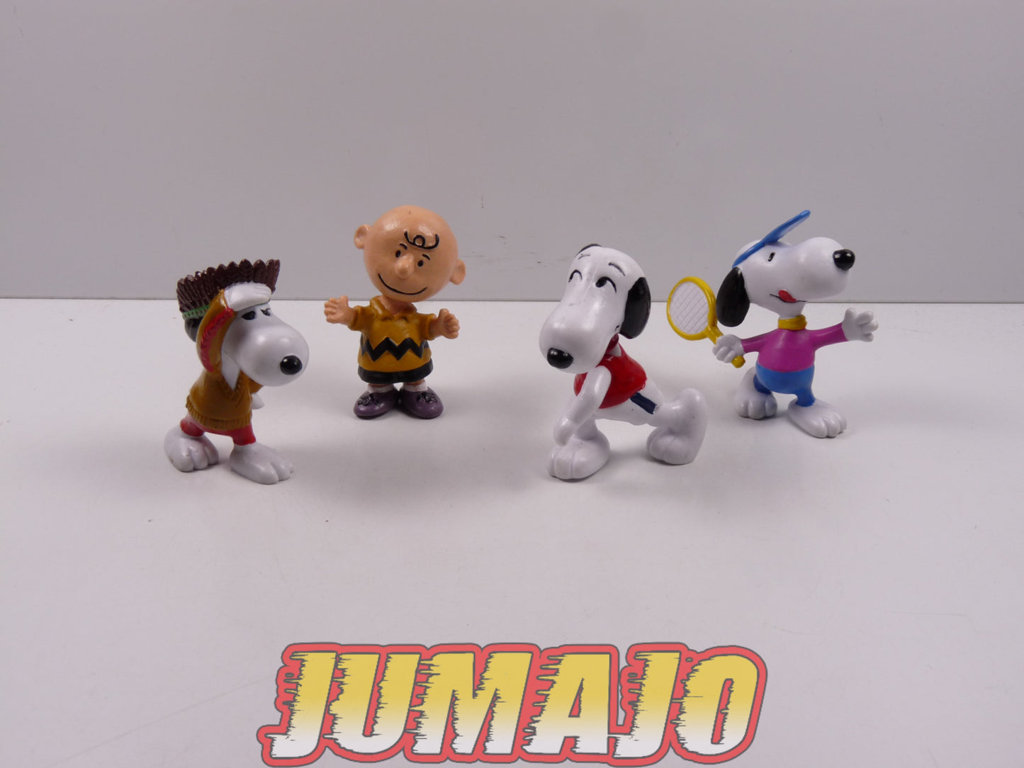 FIGZ (H) : Lot de 4 figurines Snoopy SCHLEICH 6cm : Snoopy frisbee + Tennis + Indien + Charlie Brown