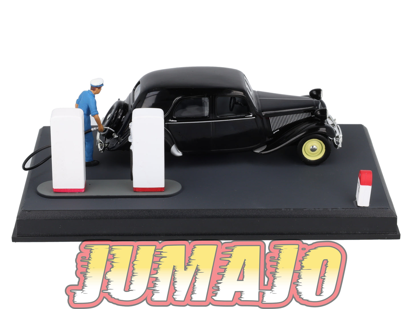 NB2 Voiture IXO 1/43 Diorama Route bleue CITROEN Traction berline le plein d'essence