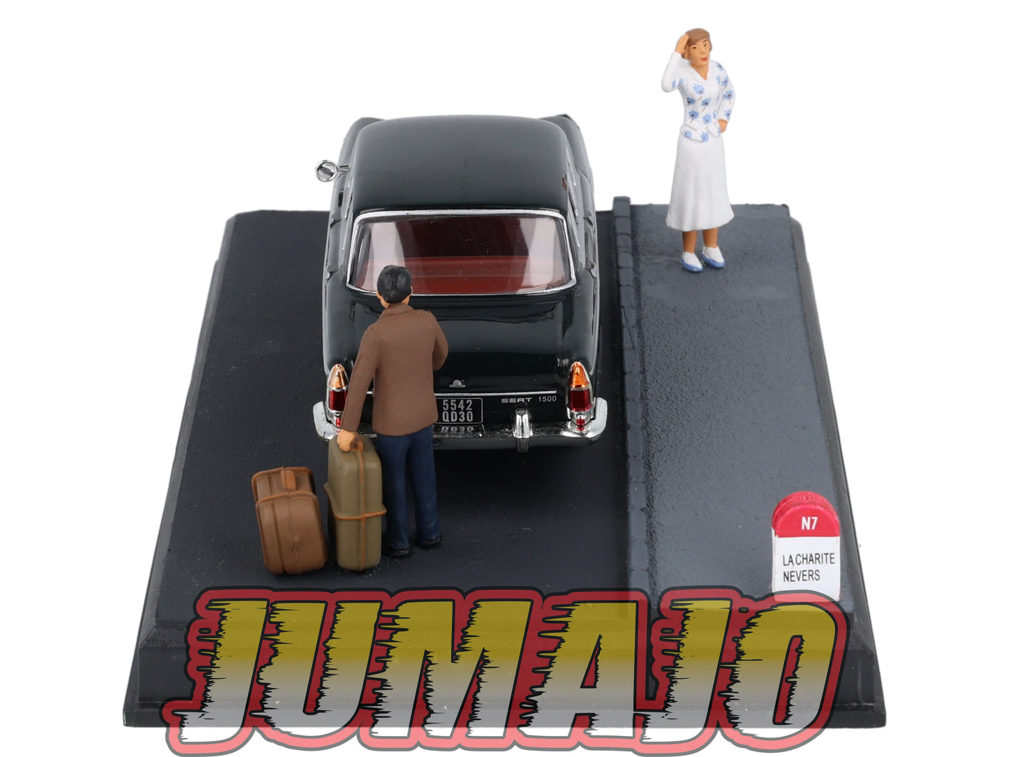 NB38 Voiture IXO 1/43 Diorama Route bleue SEAT 1500 L'Hôtel des Voyageurs