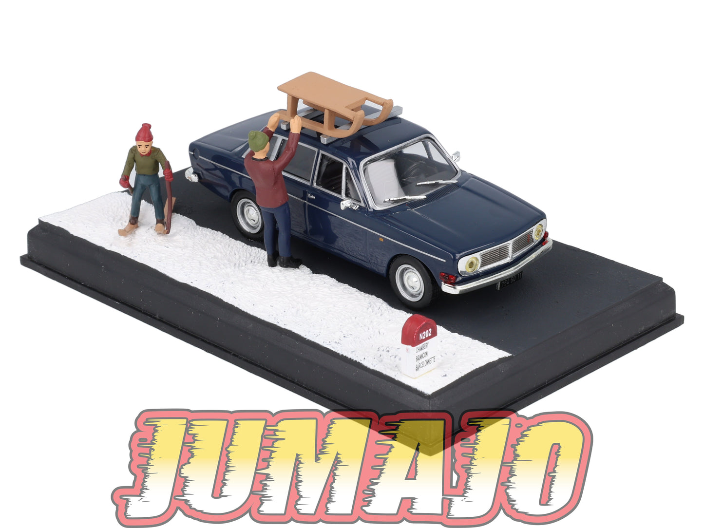 NB69 Voiture IXO 1/43 Diorama Route bleue VOLVO 144 "Les skieurs"