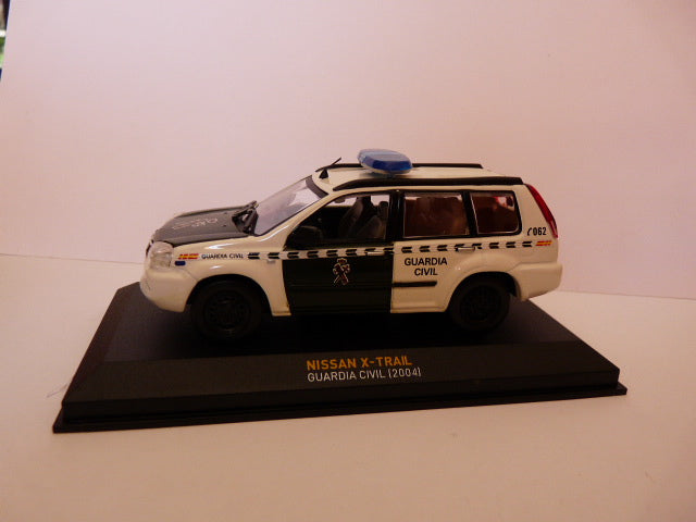 POS102Z voiture 1/43 IXO altaya POLICE Espagne : NISSAN X-Trail 2004 guardia civil