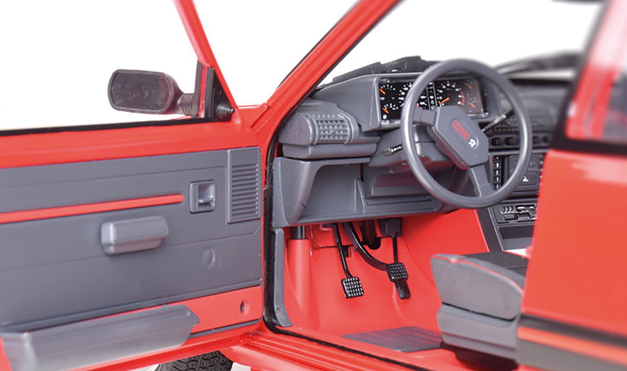 IXC7 Voiture 1/8 IXO Kit à monter : Peugeot 205 GTI 1.9 Rouge