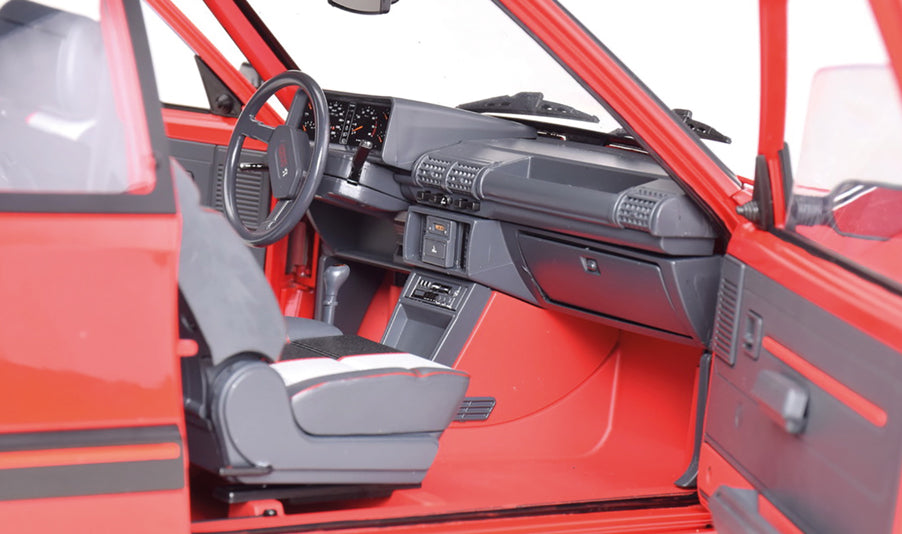 IXC7 Voiture 1/8 IXO Kit à monter : Peugeot 205 GTI 1.9 Rouge