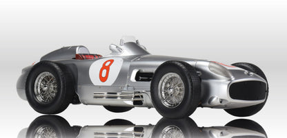 IXC11 Voiture 1/8 IXO Kit à monter : Mercedes W196 JM Fangio #8