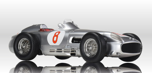 IXC11 Voiture 1/8 IXO Kit à monter : Mercedes W196 JM Fangio #8