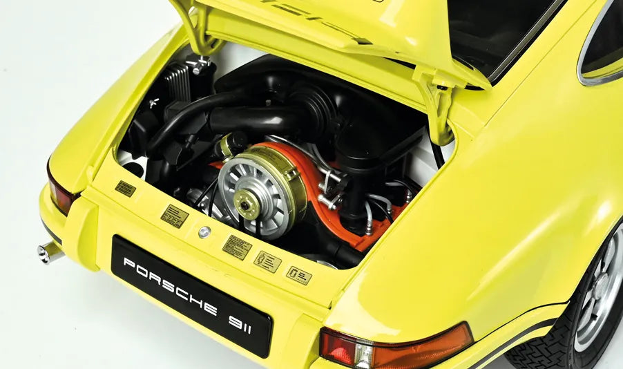 IXC4 Voiture 1/8 IXO Kit à monter : Porsche 911 Carrera RS 2.7 Jaune