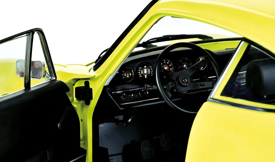 IXC4 Voiture 1/8 IXO Kit à monter : Porsche 911 Carrera RS 2.7 Jaune