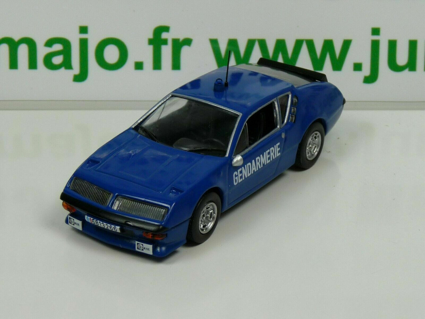 PM9 1/43 IST deAgostini Police du Monde : RENAULT ALPINE A310 Gendarmerie France