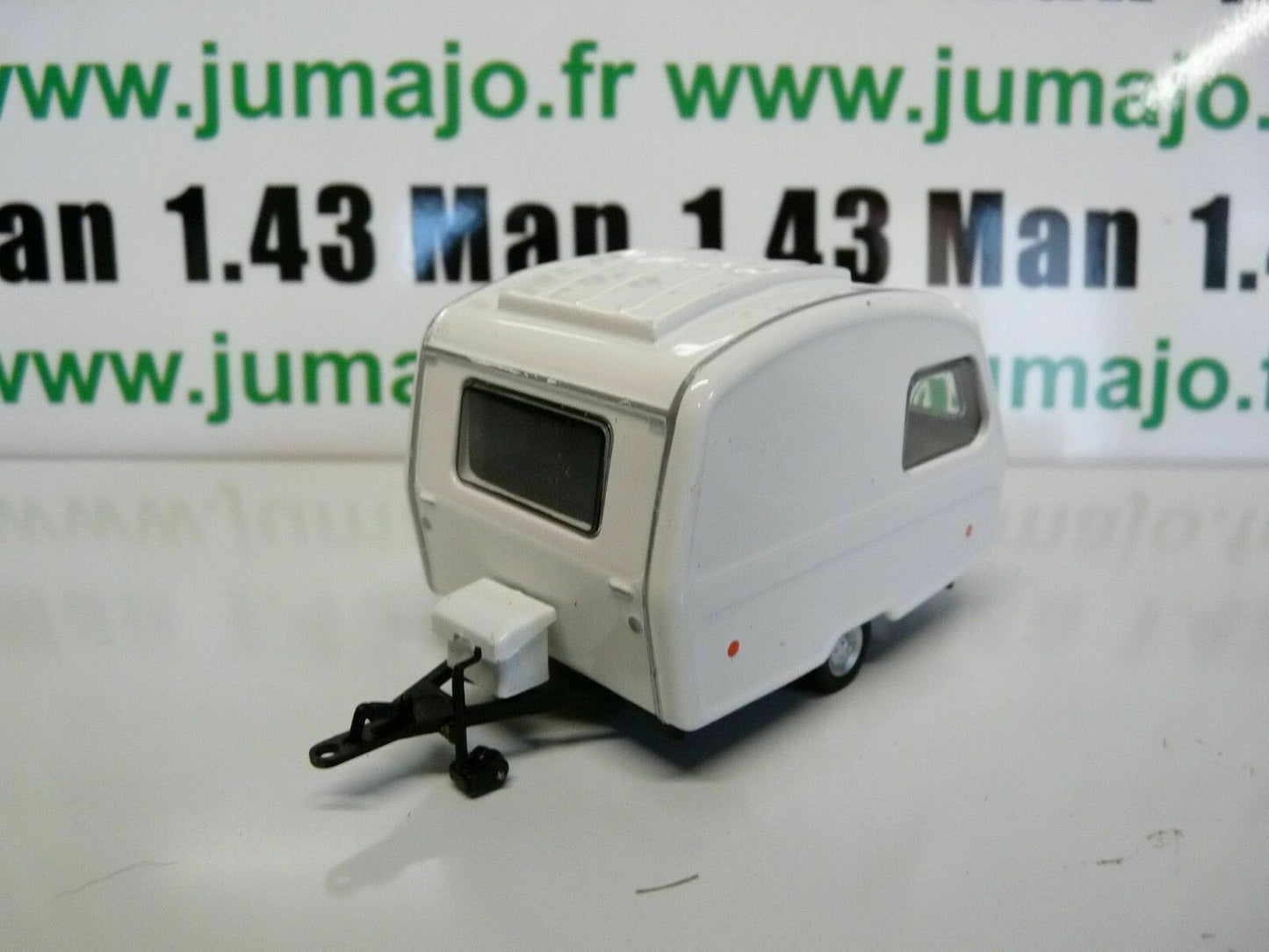 PL221 Voiture 1/43 IXO IST DeAgostini POLOGNE : caravane la Bohème Niewiadow N126