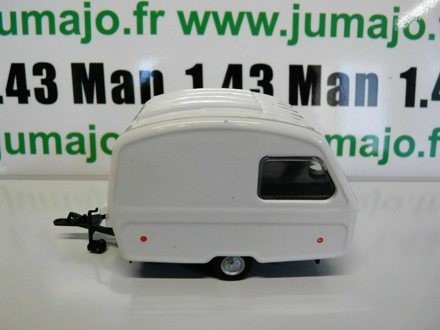 PL221 Voiture 1/43 IXO IST DeAgostini POLOGNE : caravane la Bohème Niewiadow N126