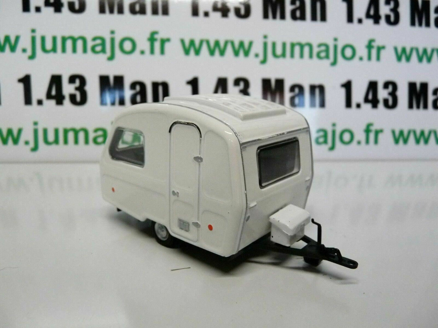 PL221 Voiture 1/43 IXO IST DeAgostini POLOGNE : caravane la Bohème Niewiadow N126