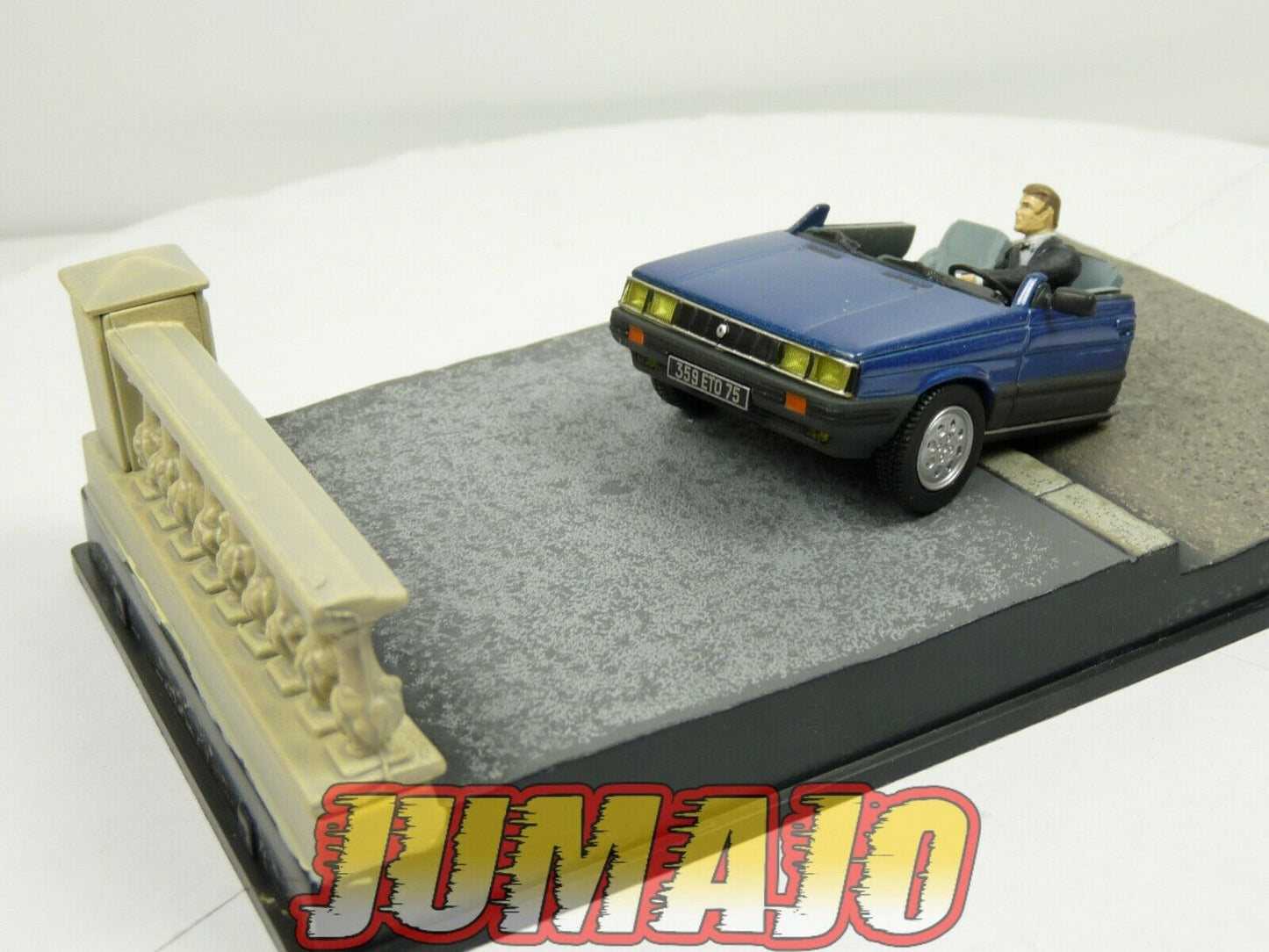 JB139 voiture 1/43 IXO 007 JAMES BOND Renault 11 Taxi a view to kill CADEAU