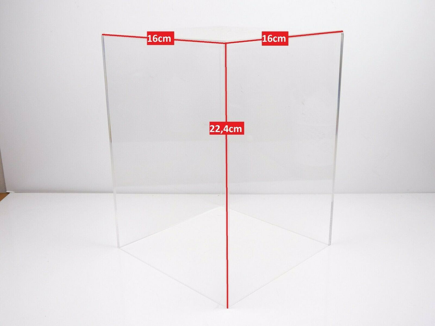 1 Cloche (sans base) vitrine plexi vide neuves carré 16 cm x 16cm hauteur 22,4cm