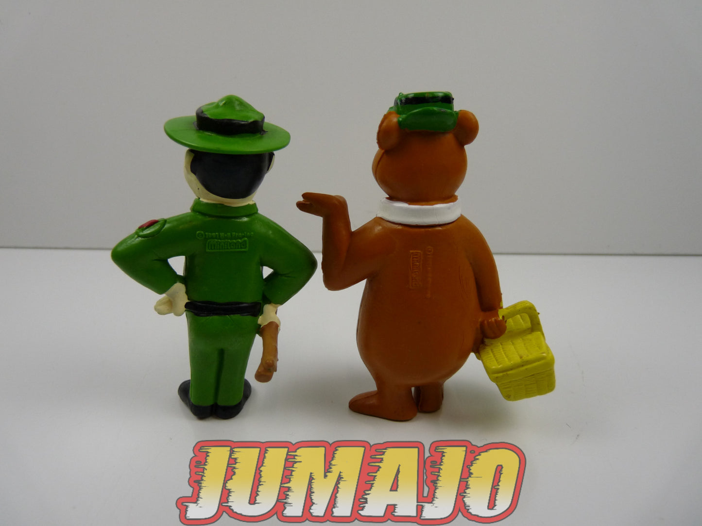 FIG41 lot 2 figurines PVC Hanna Barbera Miniland : Yogi Bear Ranger 7cm
