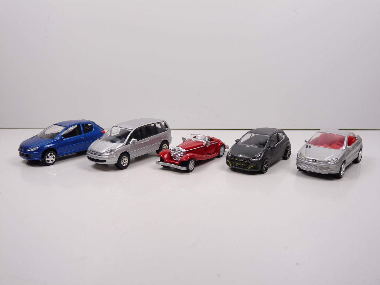 TRI52 : 5 X 3 inches 1/64 PEUGEOT 208 206 807 Mercedes 500K