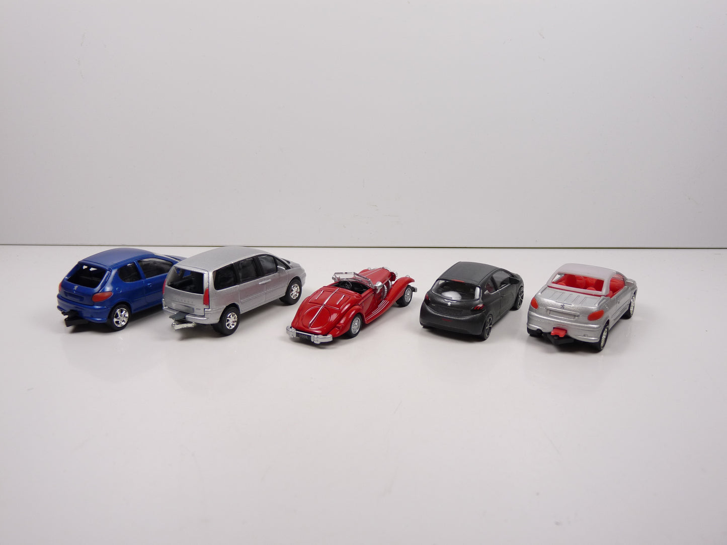 TRI52 : 5 X 3 inches 1/64 PEUGEOT 208 206 807 Mercedes 500K