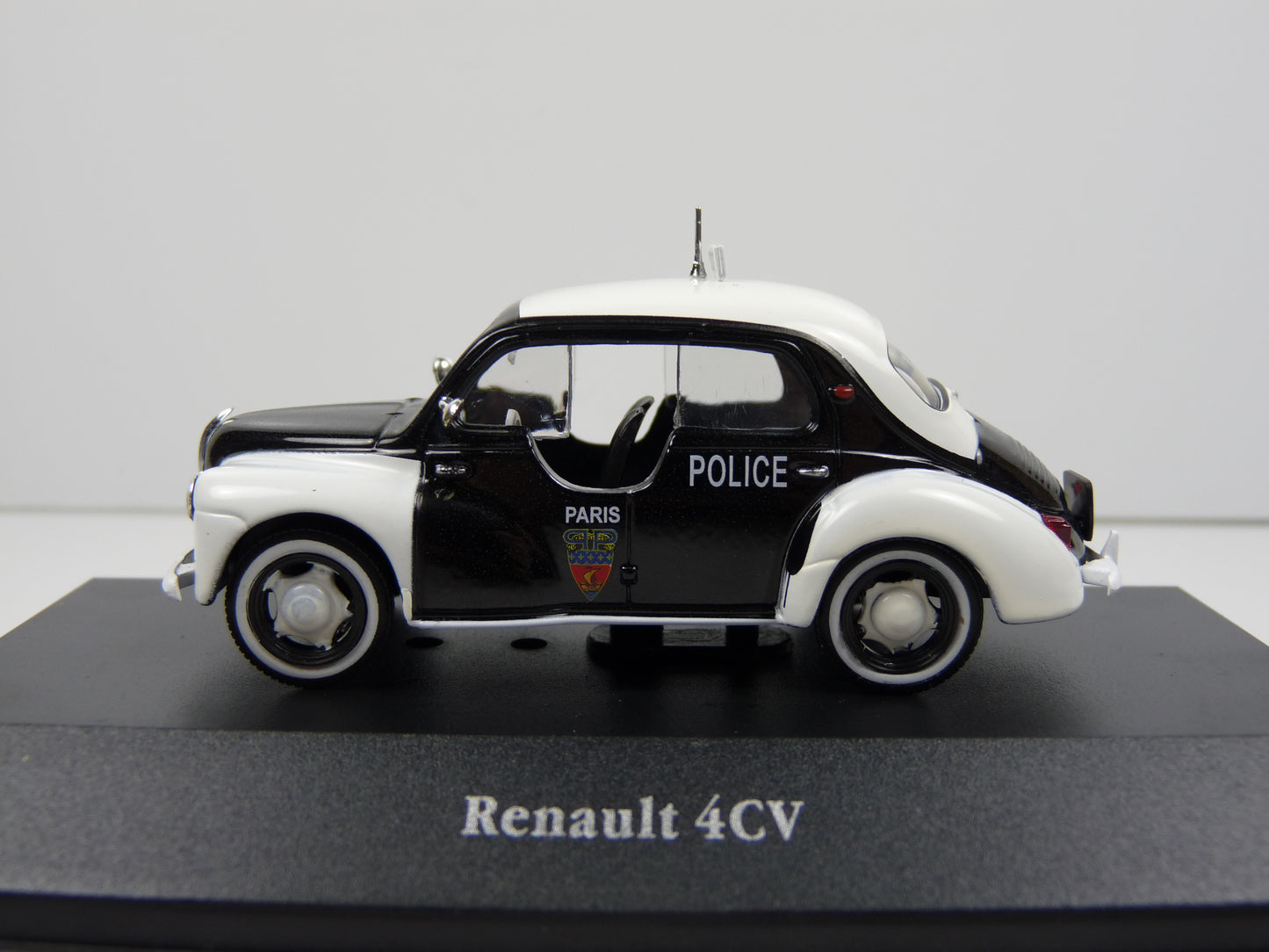 POL5 1/43 IXO atlas Police du Monde : Renault 4CV Police Paris