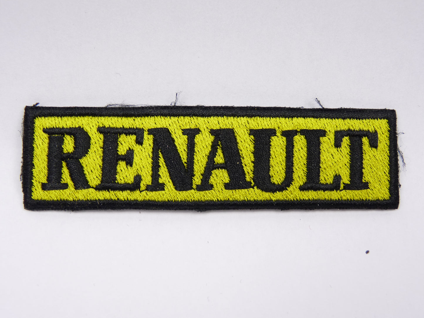 PTC117 Patch brodé thermocollé : logo Renault écriture largeur environ 9.7 cm hauteur environ 2.5 cm