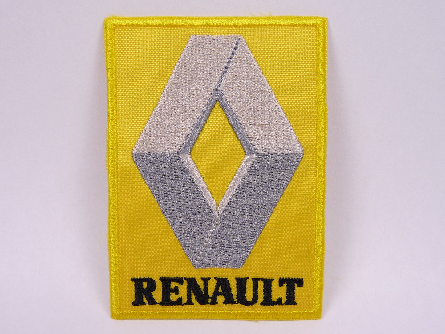 PTC120 Patch brodé thermocollé : logo Renault jaune largeur environ 6 cm hauteur environ 8.4 cm
