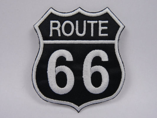 PTC124 Patch brodé thermocollé : logo Route 66 noir largeur environ 7.5 cm hauteur environ 8.4 cm