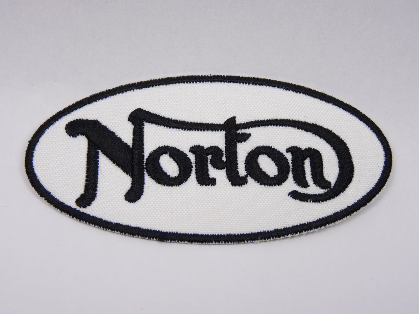PTC14 Patch brodé thermocollé : logo Norton largeur environ 10 cm hauteur environ 4.6 cm