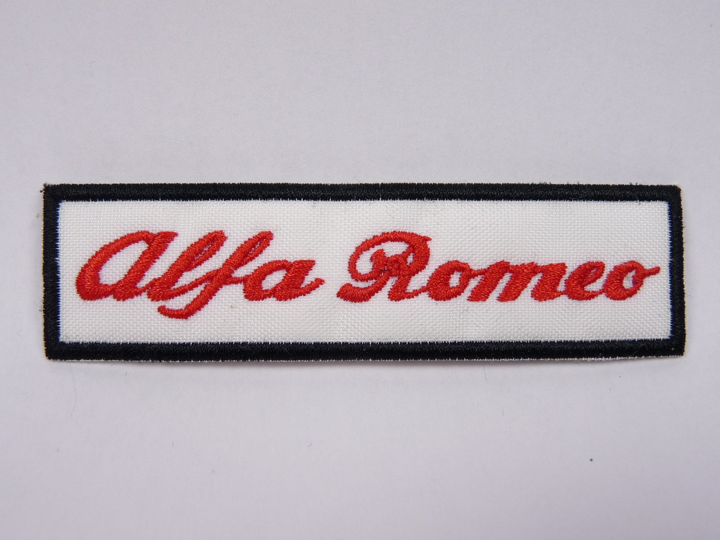 PTC23 Patch brodé thermocollé : logo Alfa Romeo largeur environ 10.1 cm hauteur environ 2.2 cm