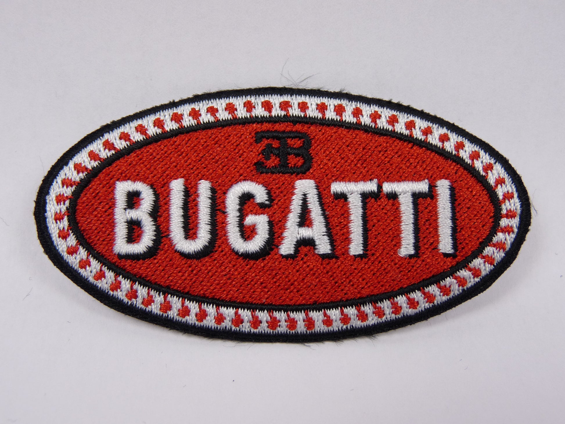 PTC38 Patch brodé thermocollé : logo Bugatti largeur environ 8.2