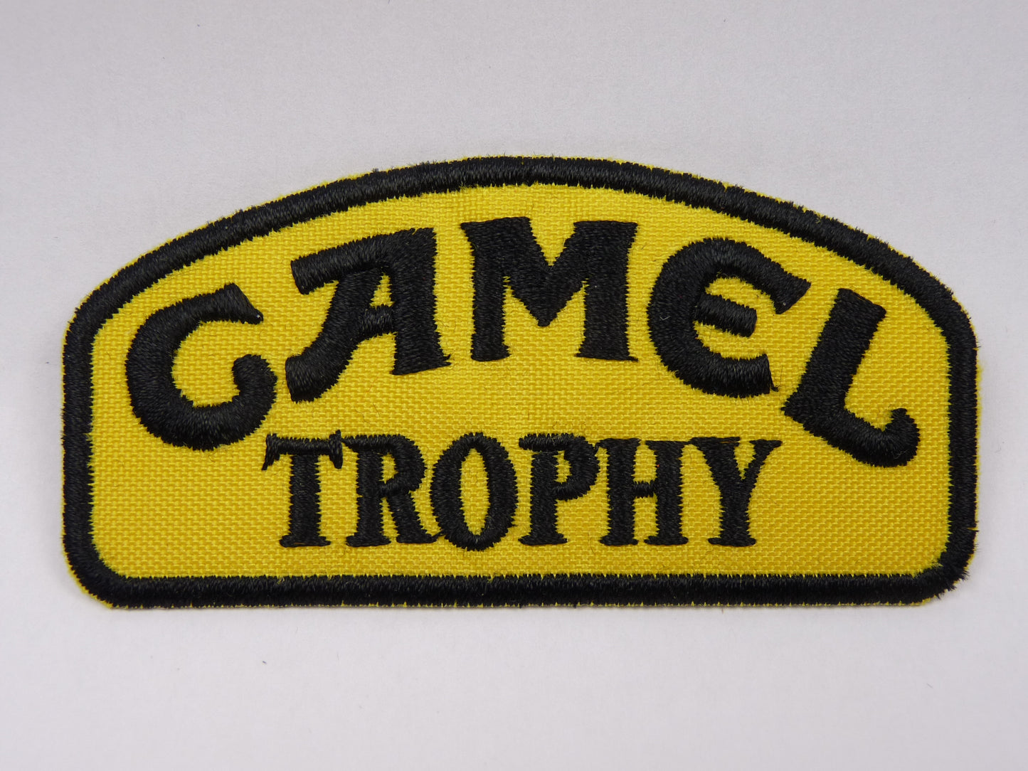 PTC4 Patch brodé thermocollé : logo Camel trophy largeur environ 8.1 cm hauteur environ 4 cm