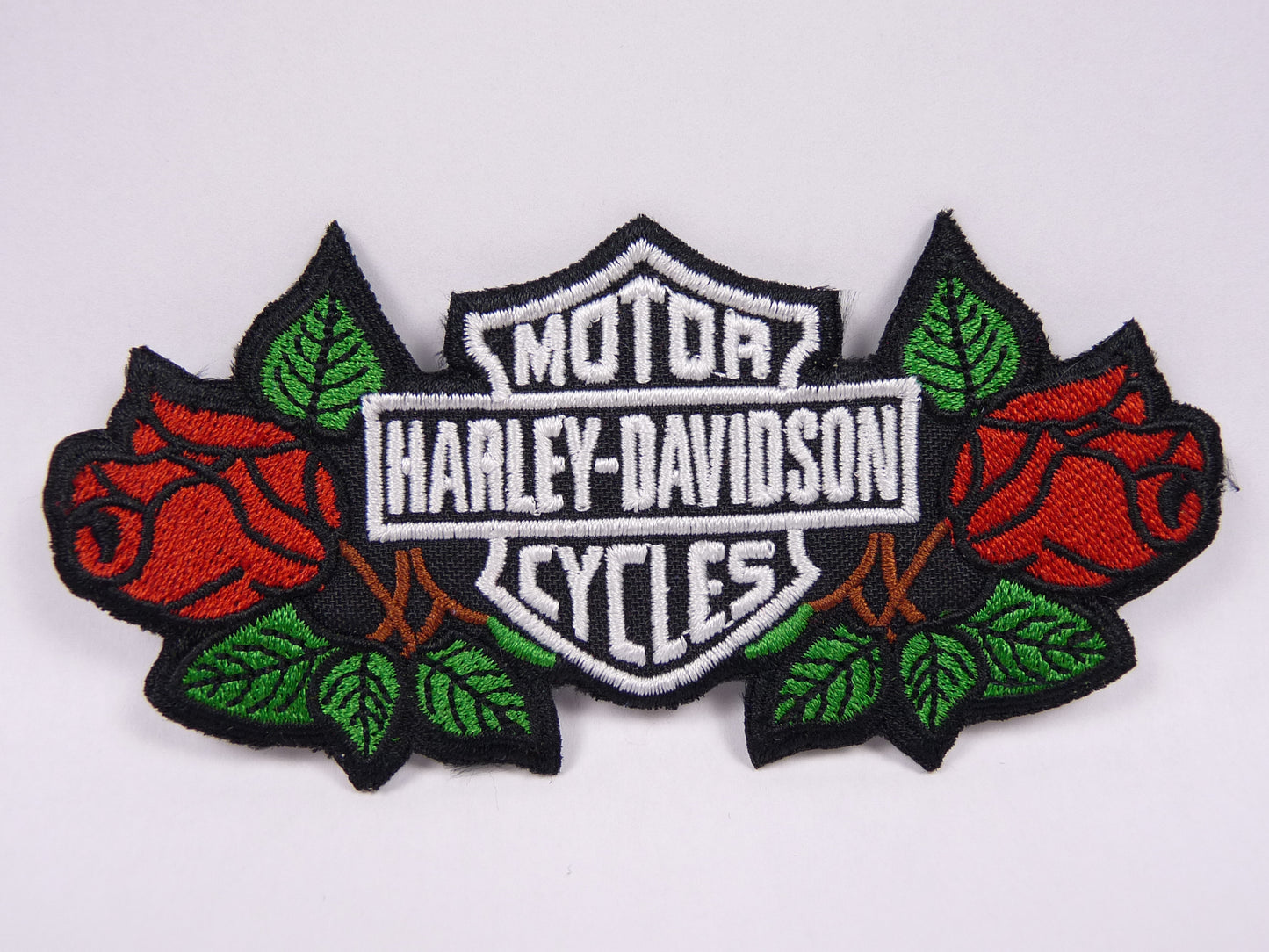 PTC69 Patch brodé thermocollé : logo Harley Davidson Roses largeur environ 11.8 cm hauteur environ 5.5 cm