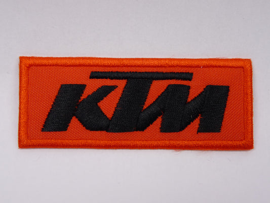 PTC85 Patch brodé thermocollé : logo KTM largeur environ 7.8 cm hauteur environ 3.1 cm