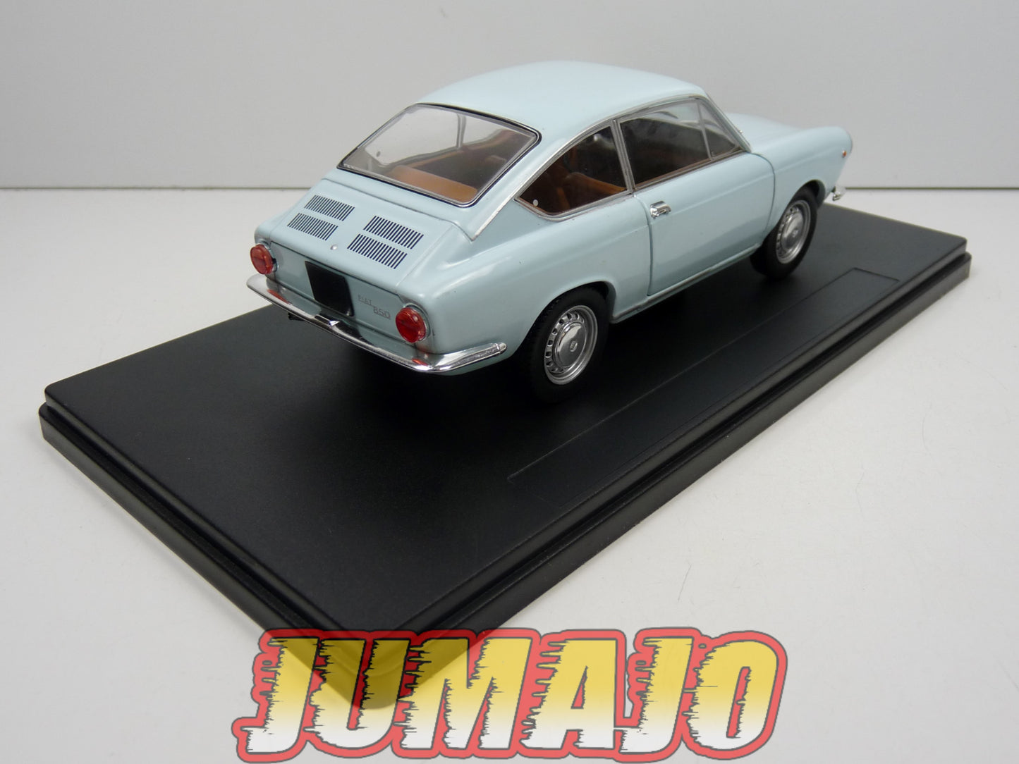 PTVQ12 Voiture 1/24 SALVAT Models : Fiat 850 Coupé 1965