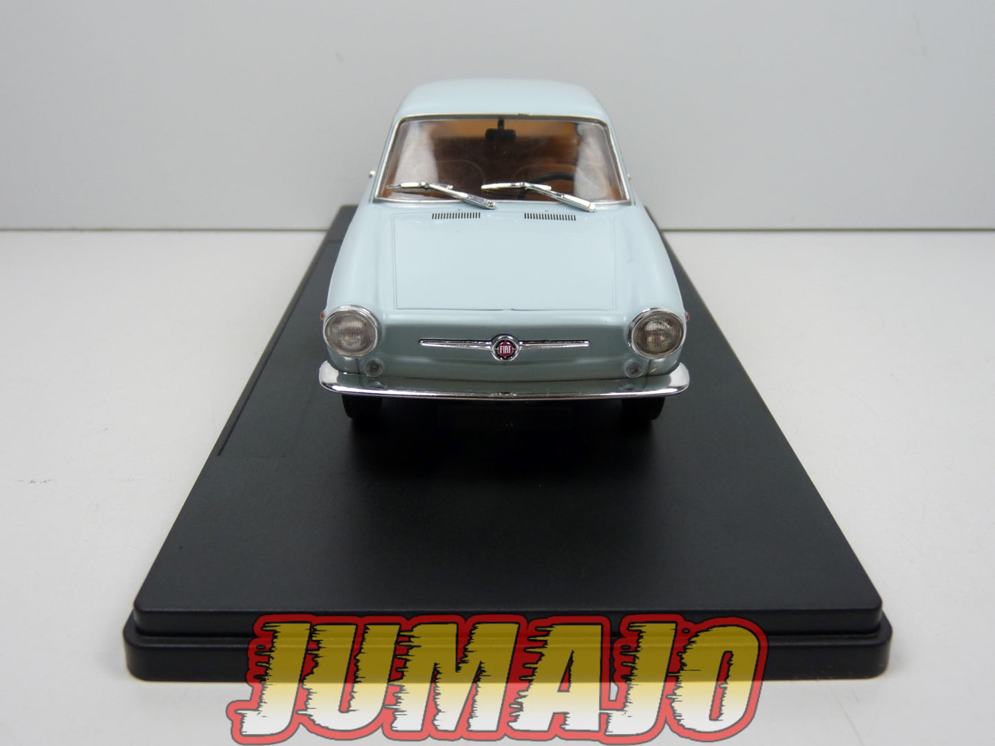 PTVQ12 Voiture 1/24 SALVAT Models : Fiat 850 Coupé 1965