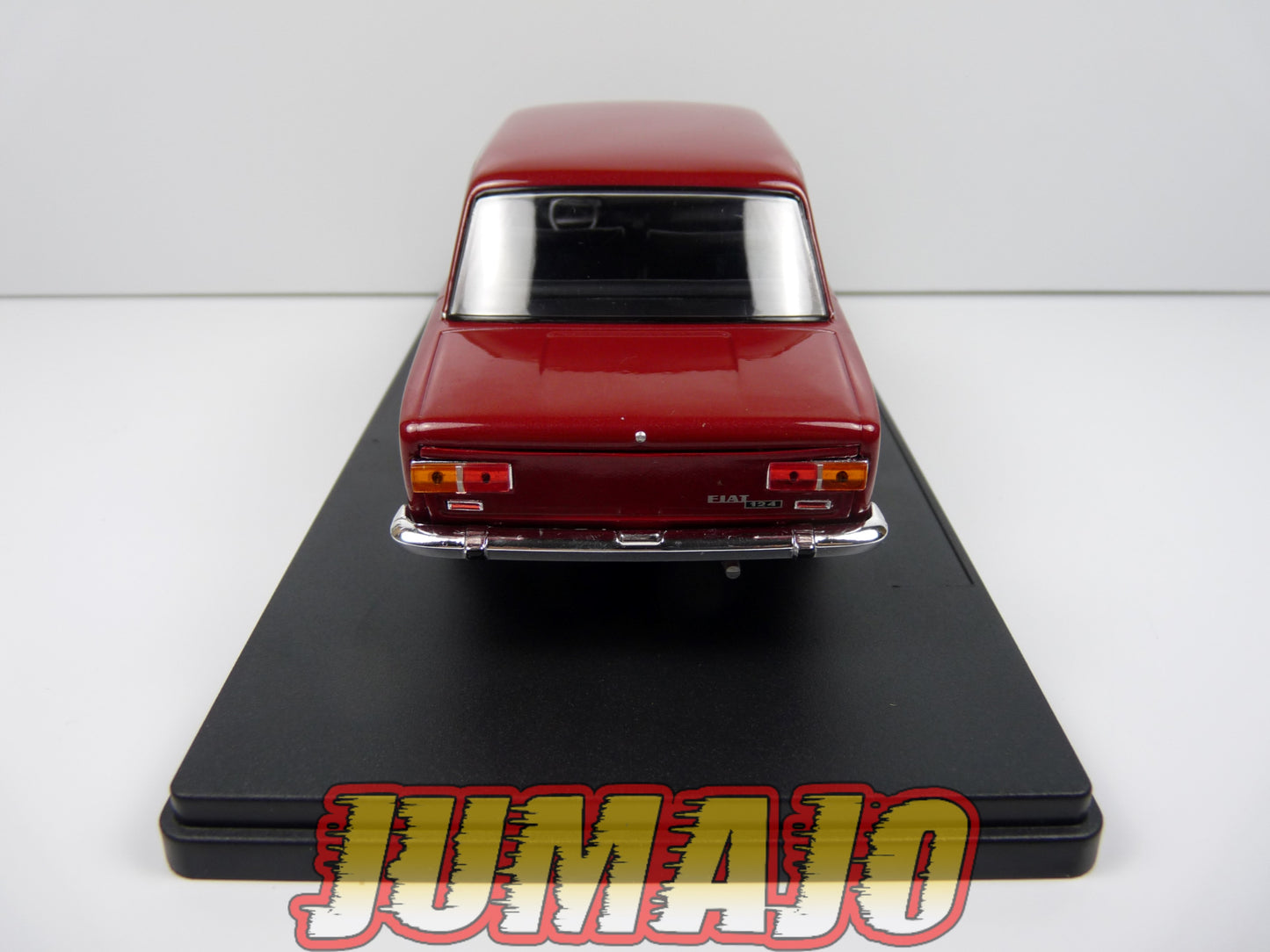 PTVQ18 Voiture 1/24 SALVAT Models : Fiat 124 1966