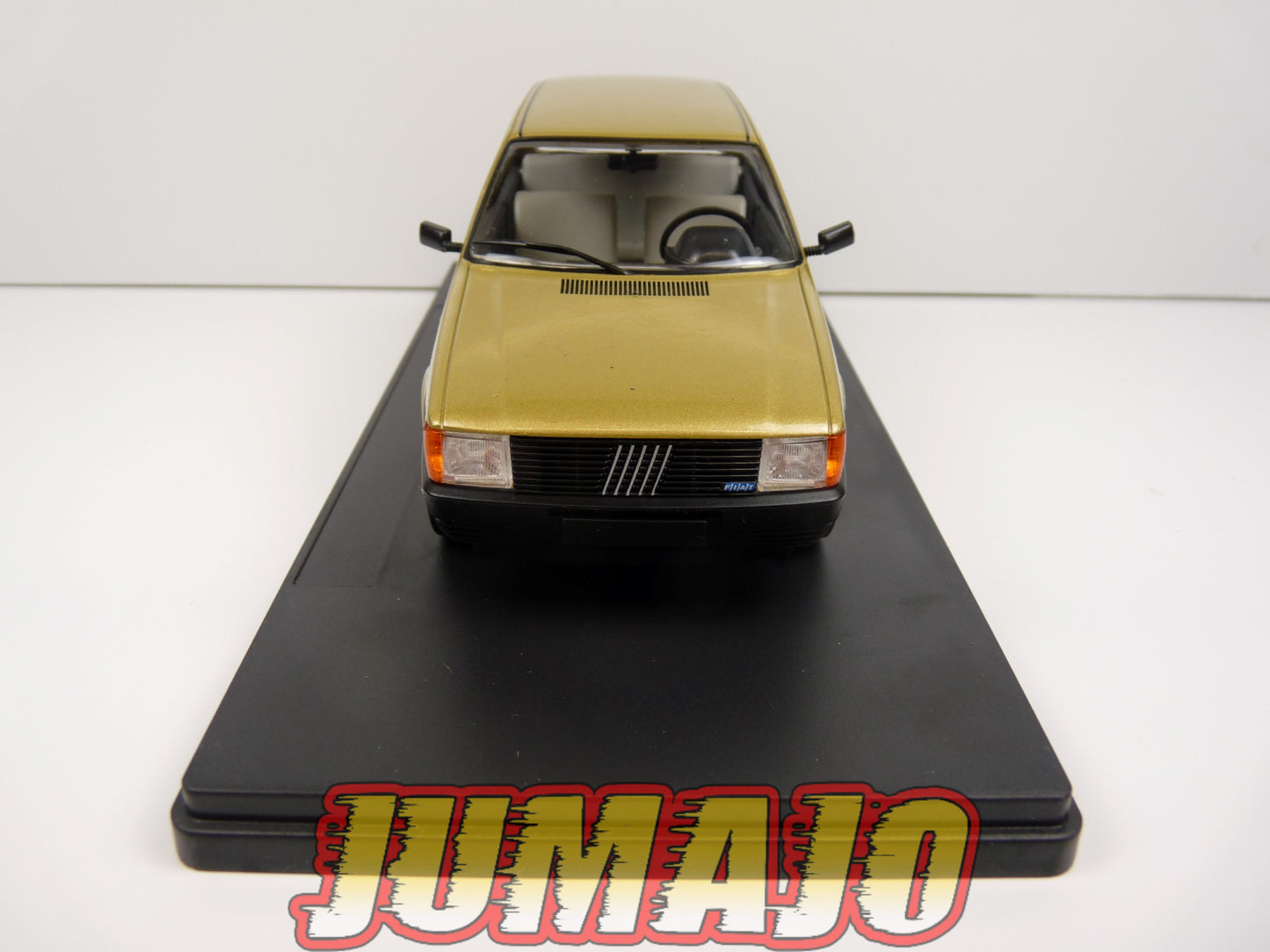 PTVQ28 Voiture 1/24 SALVAT Models : Fiat uno 1983