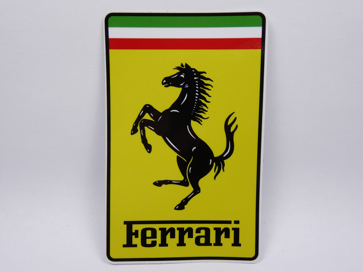 STK16 Sticker Autocollant : logo Ferrari Rectangle Largeur 7.1 cm hauteur 11.4 cm