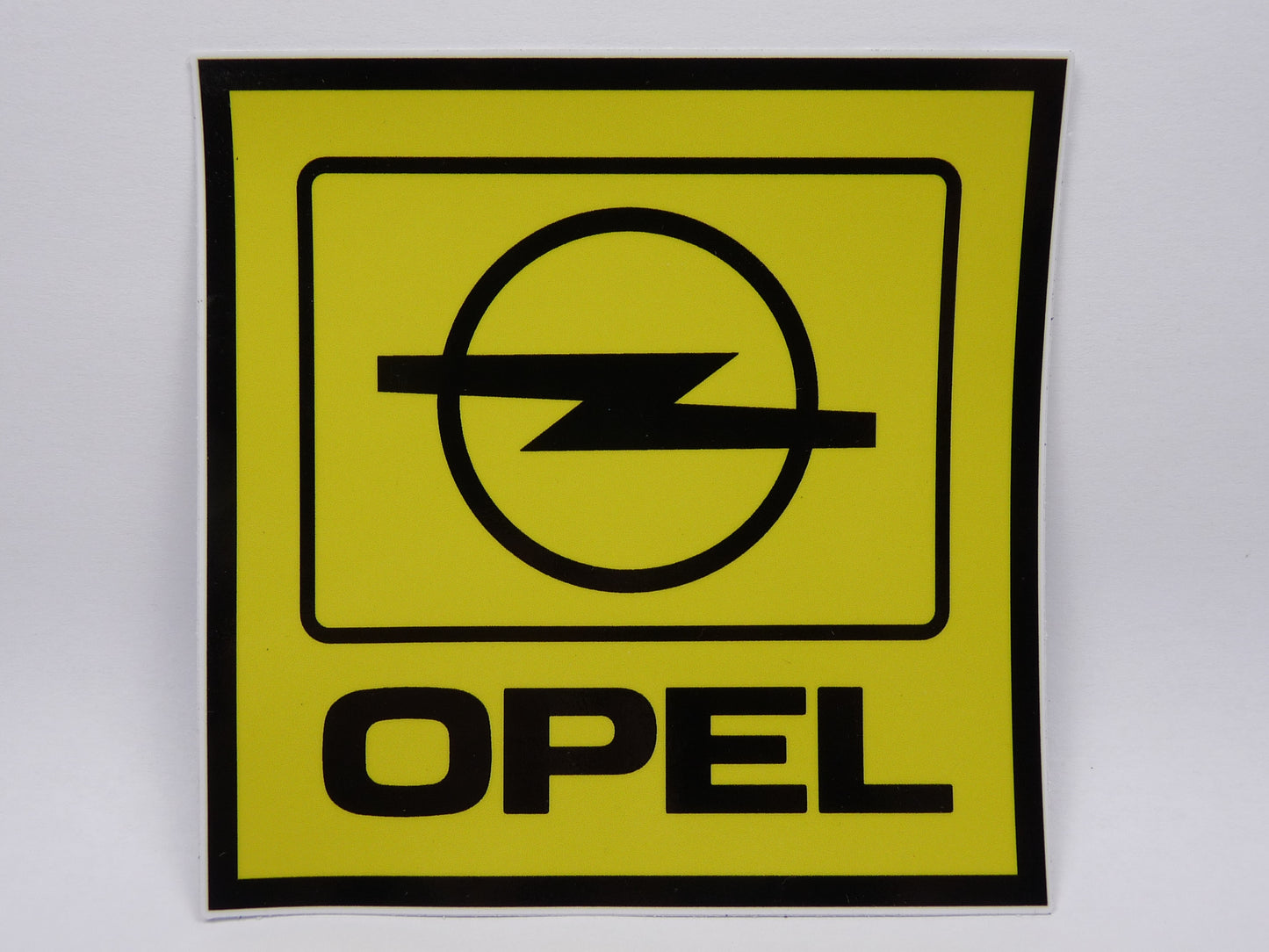 STK18 Sticker Autocollant : logo Opel carré Largeur 10.2 cm hauteur 10.2 cm