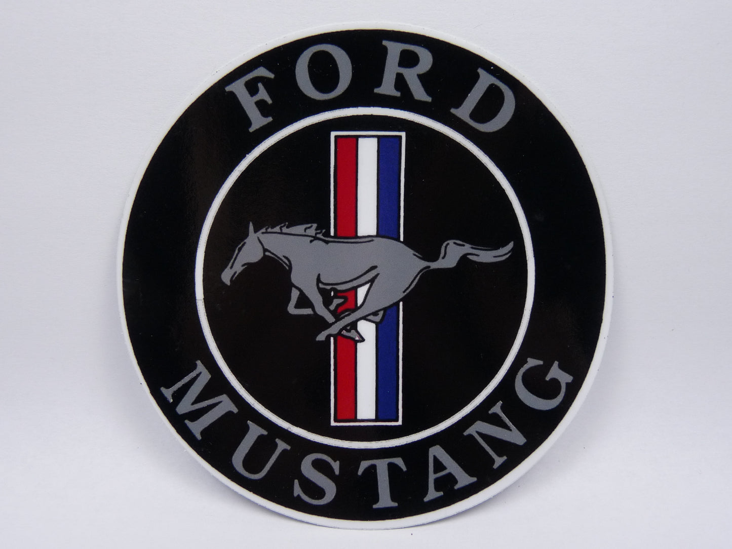 STK2 Sticker Autocollant : logo Ford Mustang rond noir Diamètre environ 10.6 cm