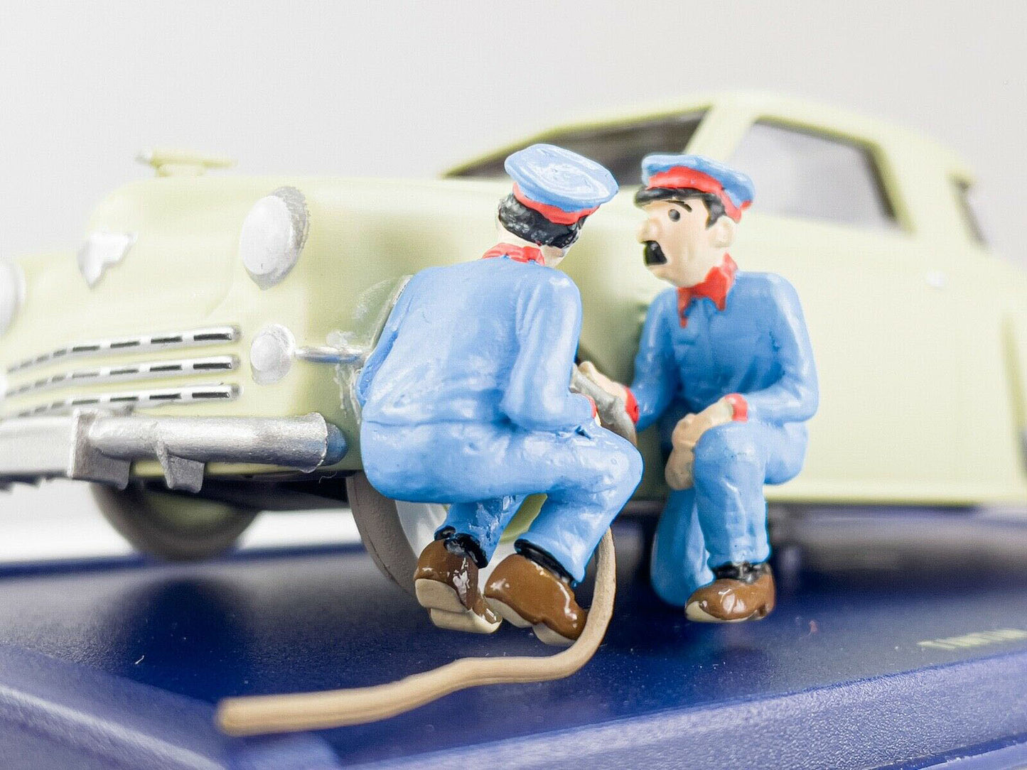 TIN66 Atlas 1/43 TINTIN en Voiture : Studebaker Commander Regal De Luxe Coupé 1947 *Occasion