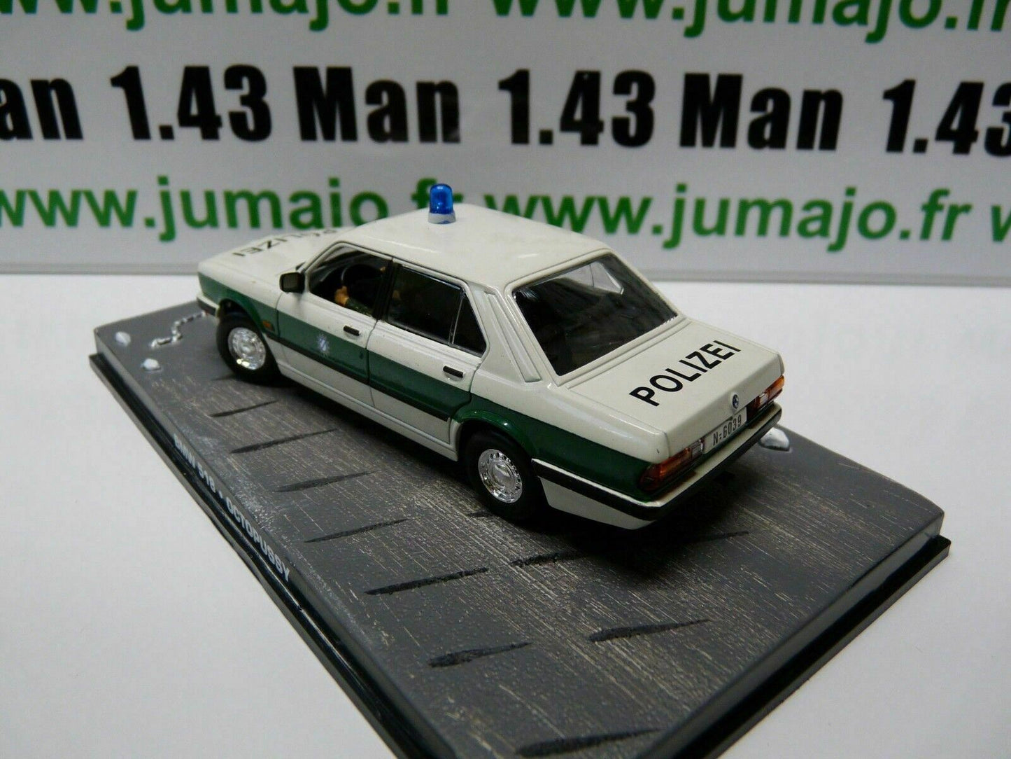 JB66 voiture 1/43 IXO 007 JAMES BOND : BMW 518 Octopussy Police