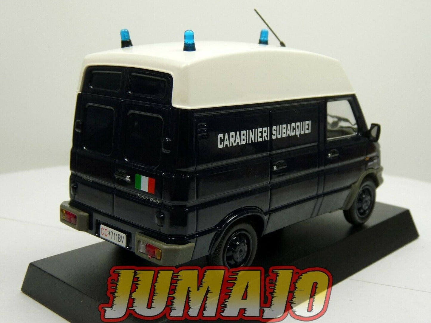 CR32 voiture POLICE 1/43 CARABINIERI : IVECO Turbo Daily 1992