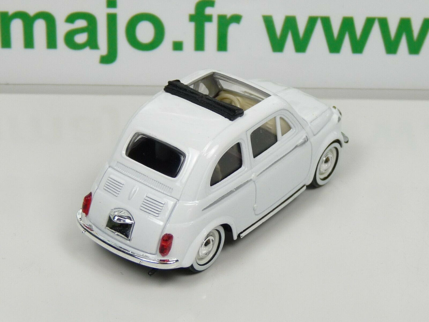 SOL19 Voiture 1/43 SOLIDO (Made in france) FIAT 500 toit ouvrant - 1957