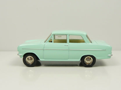 DT216 voiture 1/43 réédition 540 DINKY TOYS DeAgostini : OPEL KADETT