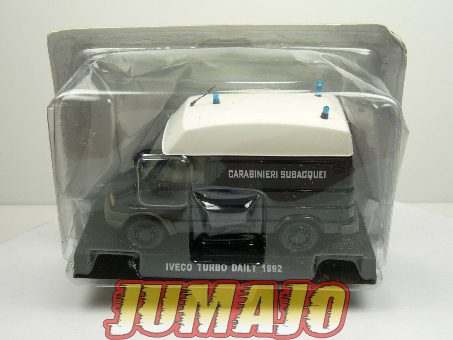CR32 voiture POLICE 1/43 CARABINIERI : IVECO Turbo Daily 1992