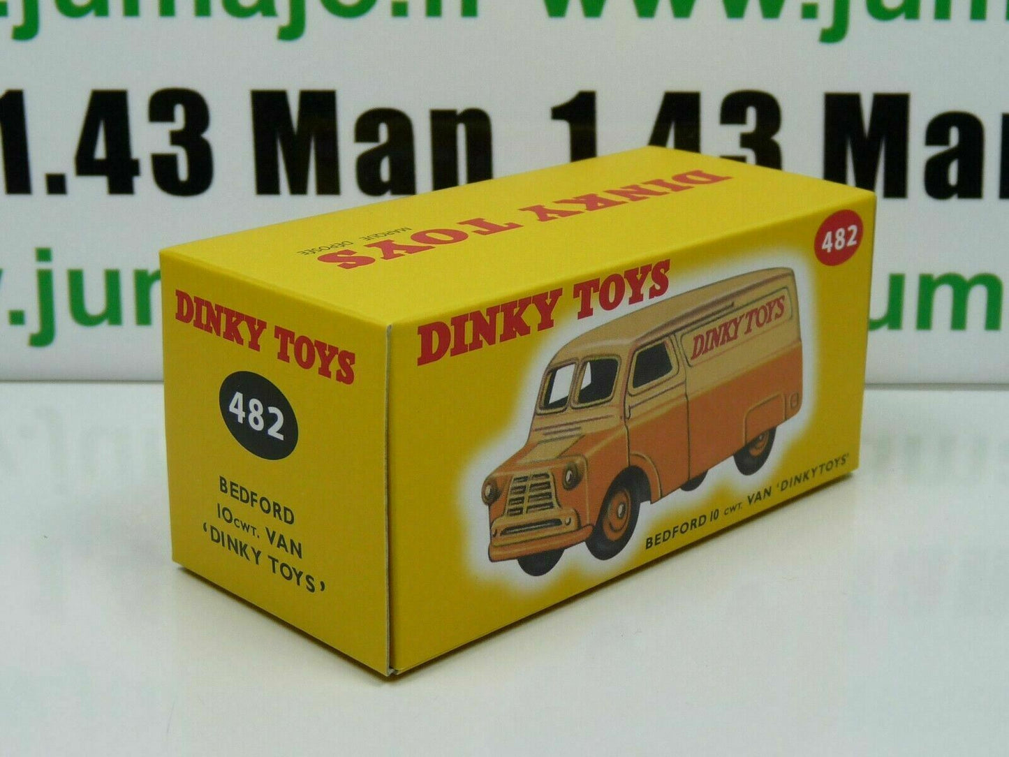 DT41 Voiture réédition DINKY TOYS atlas : 482 Bedford Van 10 Fourgon UK